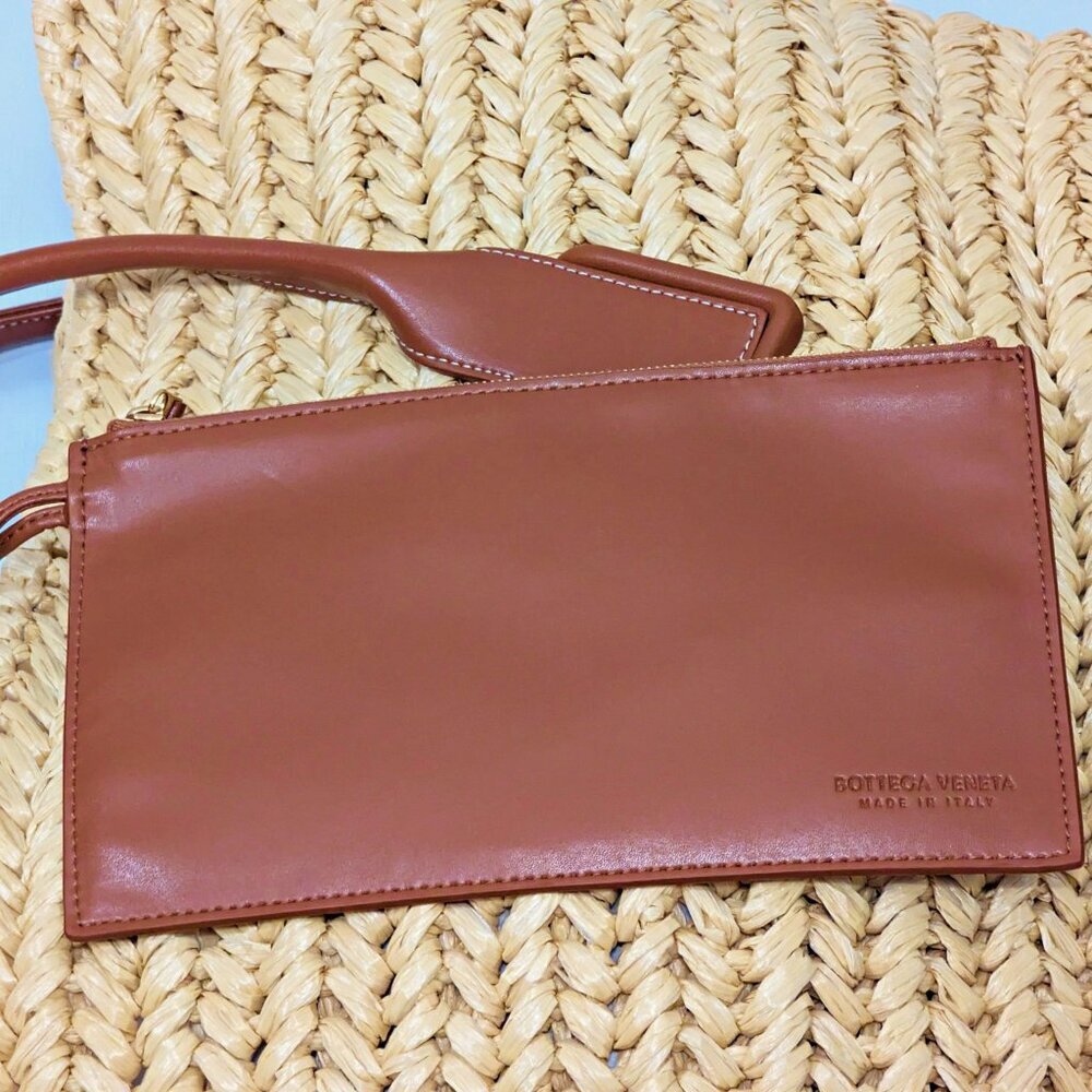 Bottega Veneta Arco Women's Raffia Tote Bag Leather Pouch in Brown (MSRP $3,000) - Picture 10 of 16